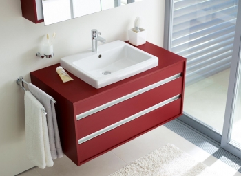 Der praktische Ketho Waschtisch von Duravit in Rot