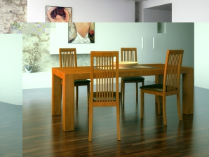 Massivholztisch mit passenden Stühlen